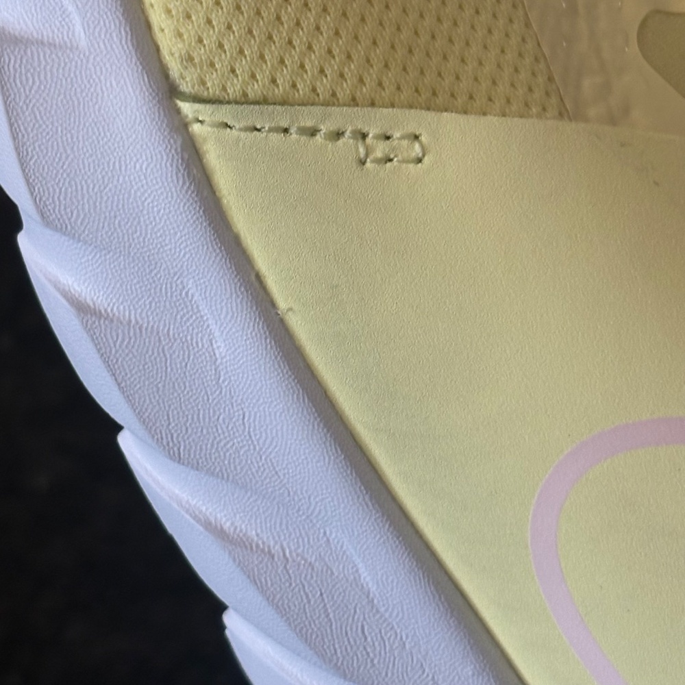 NEW - Nike Flex Runner Yellow Running Shoes Sneakers Athletic Trainers - Sz 4 - Picture 13 of 15